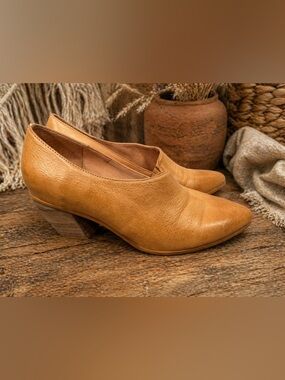 Django & Juliette 'Jood' tan leather heels size 38 EUC